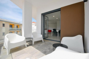Sandra Apartment - Ferrel, Sunny balcony, Shared pool